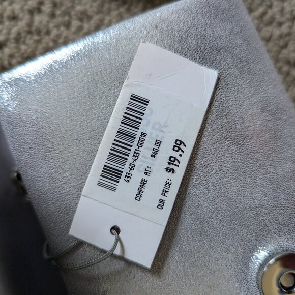 Short Silver Clutch with a Chain - Picture 15 of 15